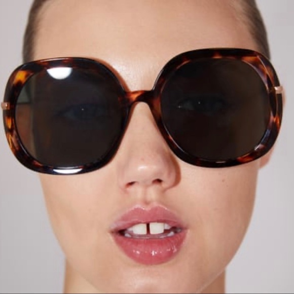 Zara Accessories - ZARA Tortoiseshell Effect Sunglasses